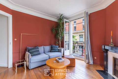 Haussmannian corner revisited with balcony – Montmartre / Batignolles