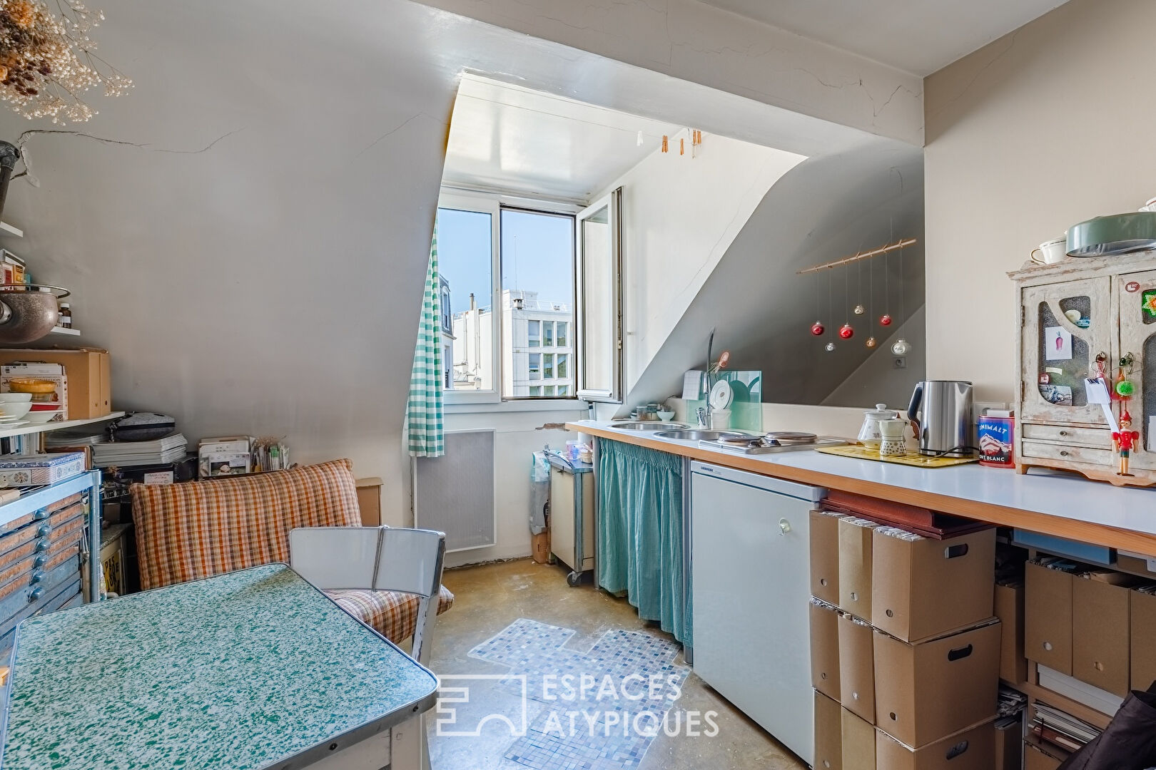 Top floor apartment to reimagine – Village des Batignolles