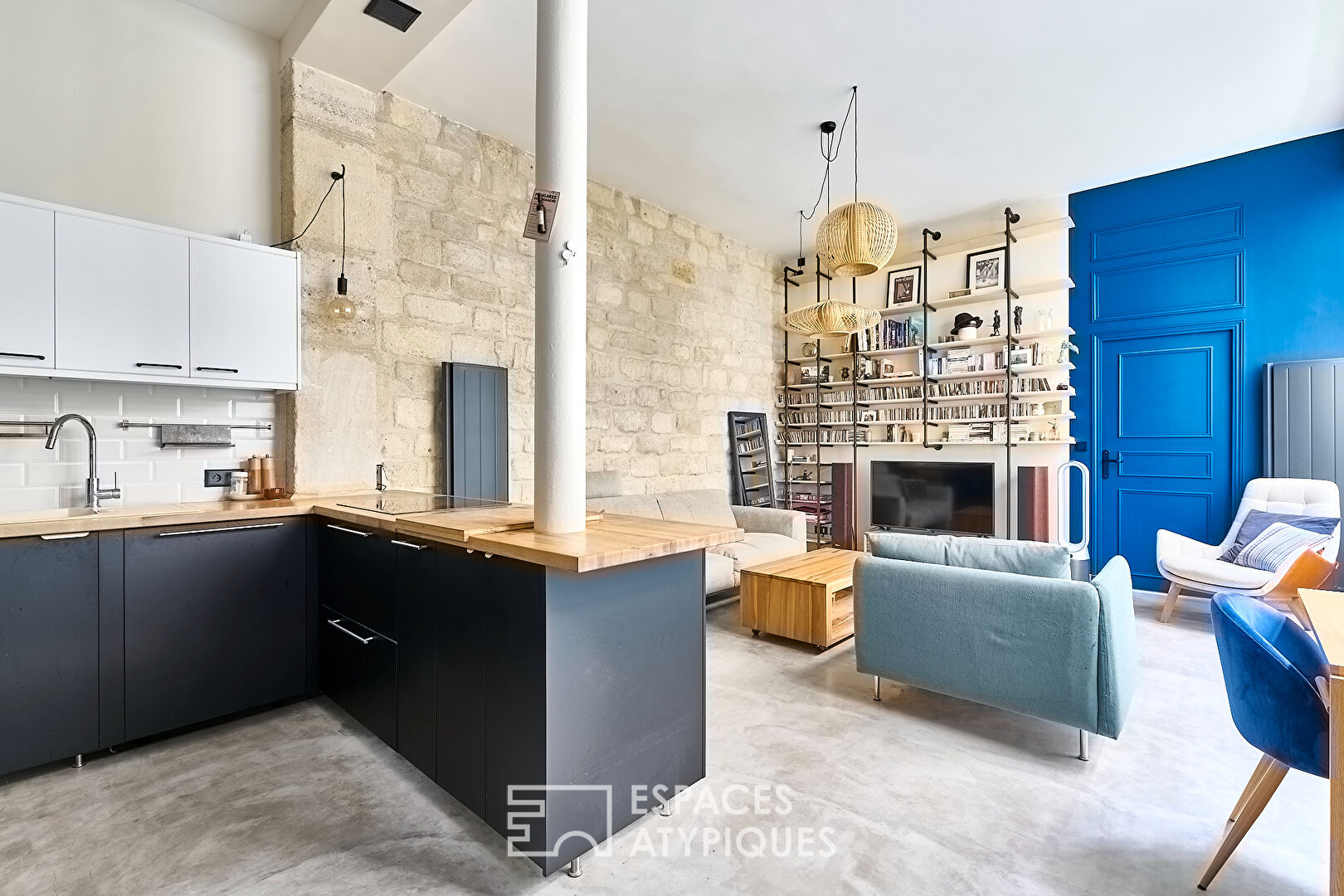 Loft in former stables on courtyard – Maubeuge