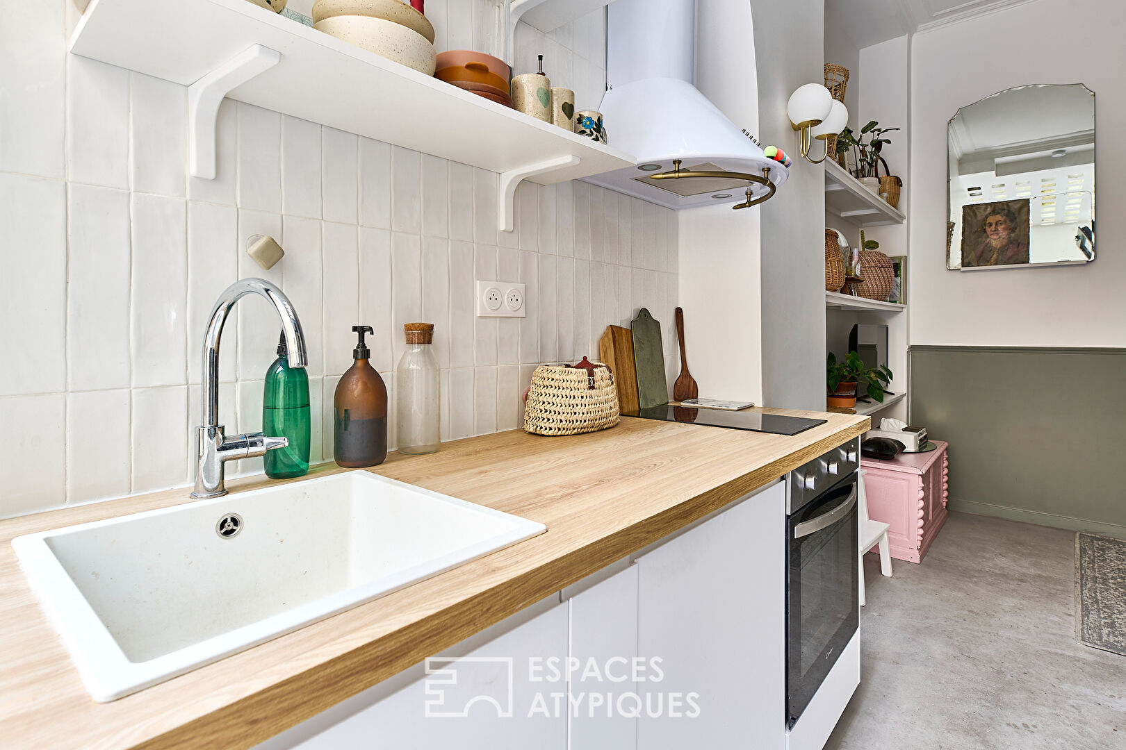 Renovated studio in old kennel – Marché de l’Olive