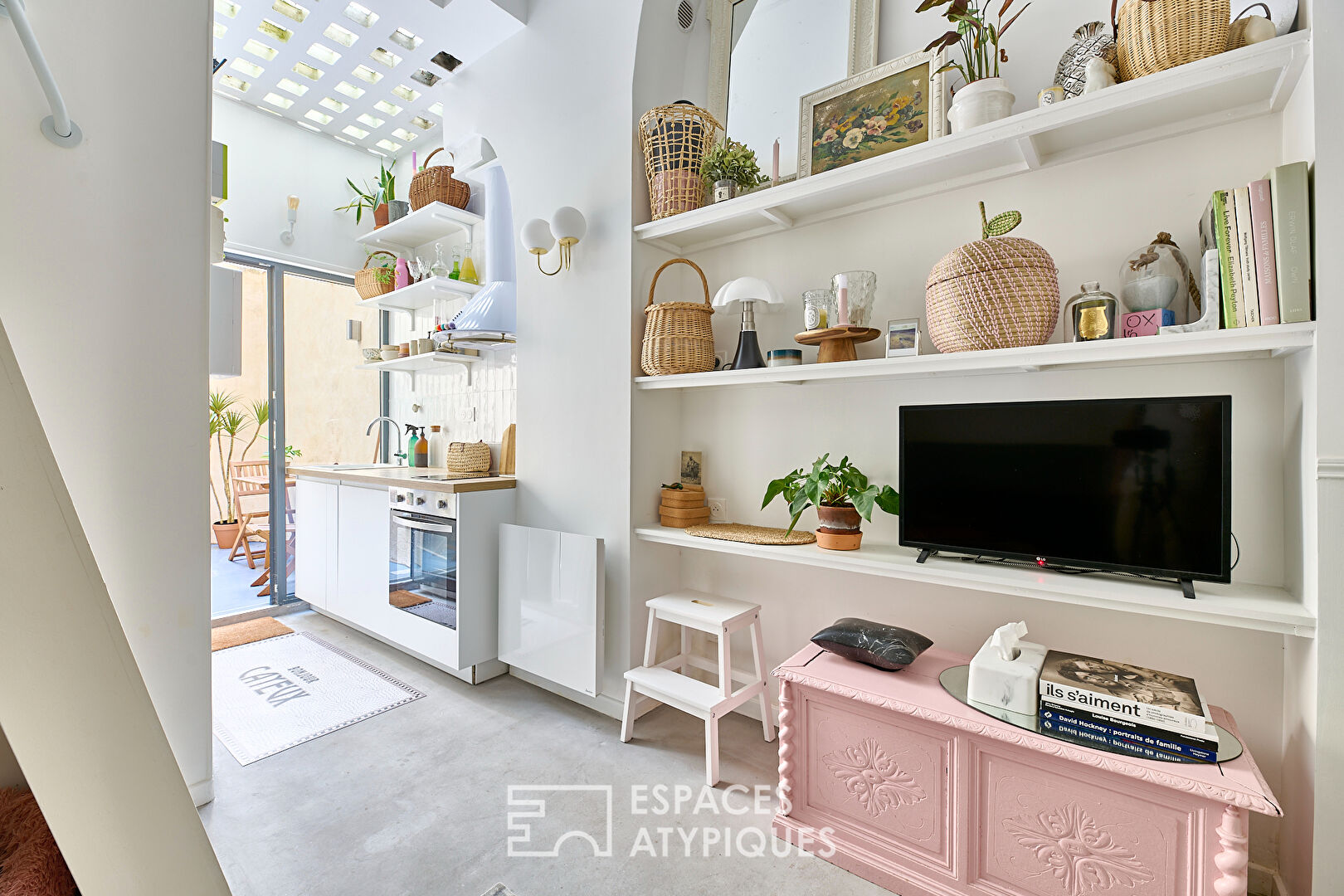 Renovated studio in old kennel – Marché de l’Olive