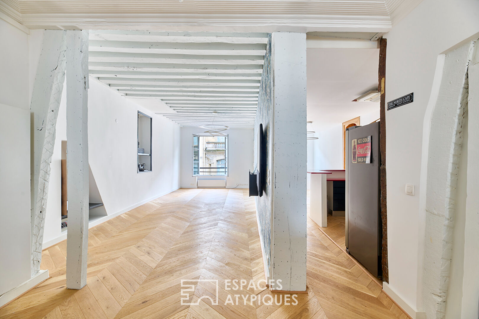 Characterful crossing apartment in the Tuileries