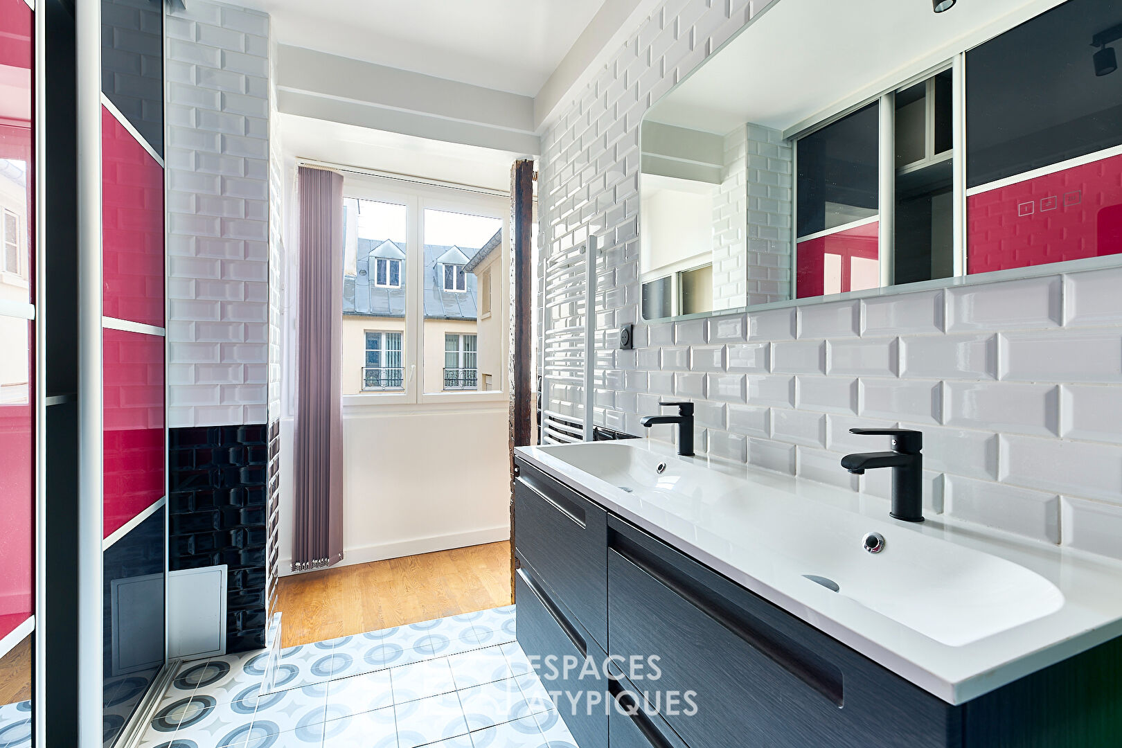 Characterful crossing apartment in the Tuileries