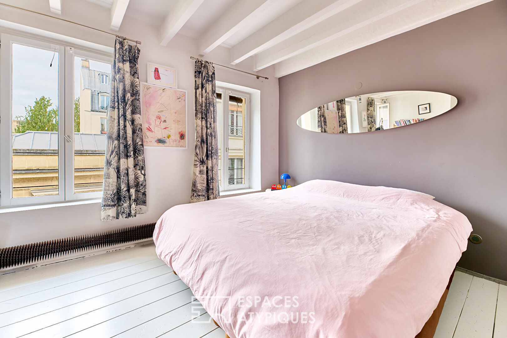 Crossing duplex on the top floor in Sentier-Bonne Nouvelle districts