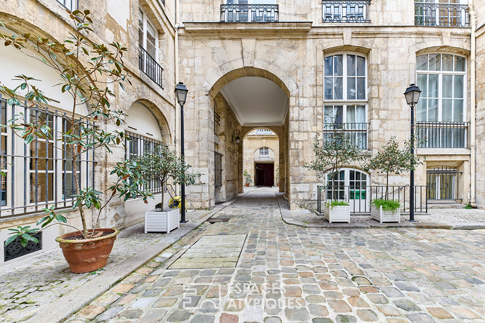 Appartement loft d’exception avec verrières à repenser – Châtelet-Louvre-Rivoli