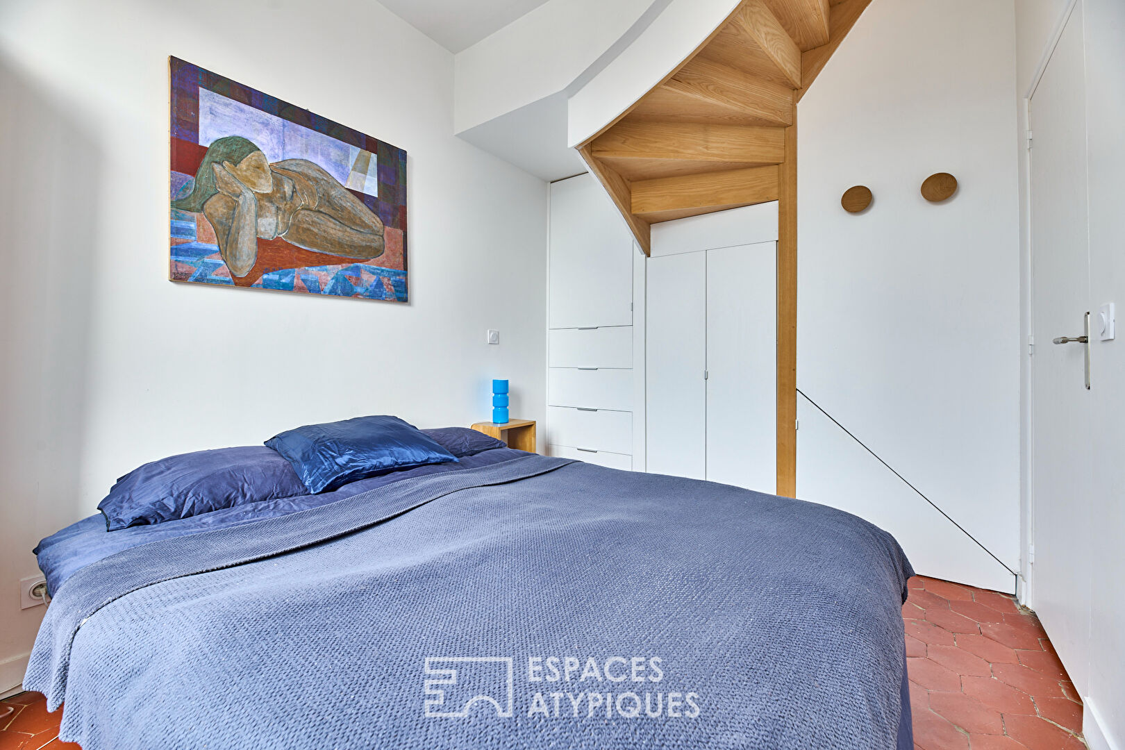 Duplex traversant sous les toits et vue Sacré Coeur