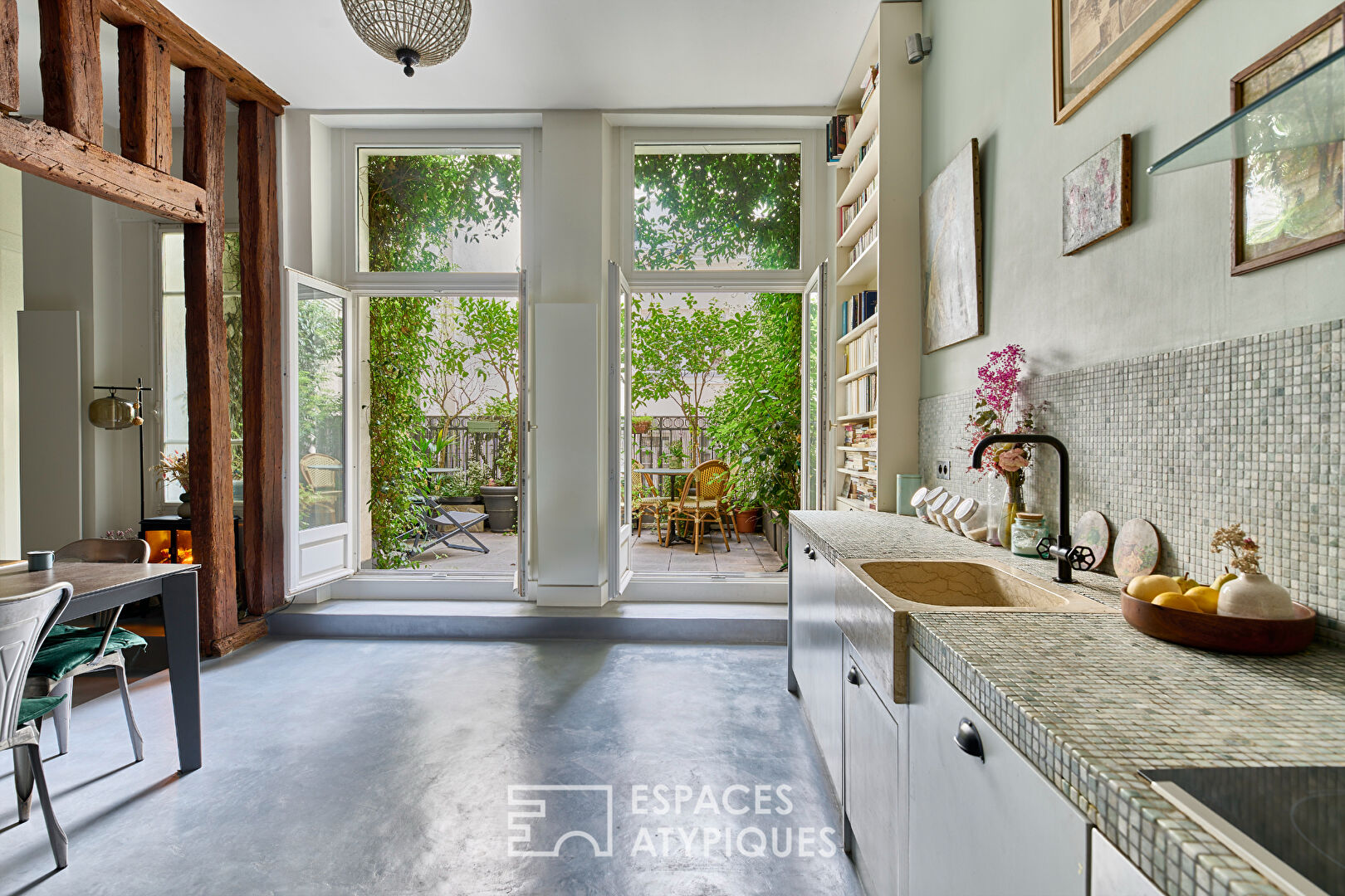 Apartment with terrace in absolute calm in the heart of Paris