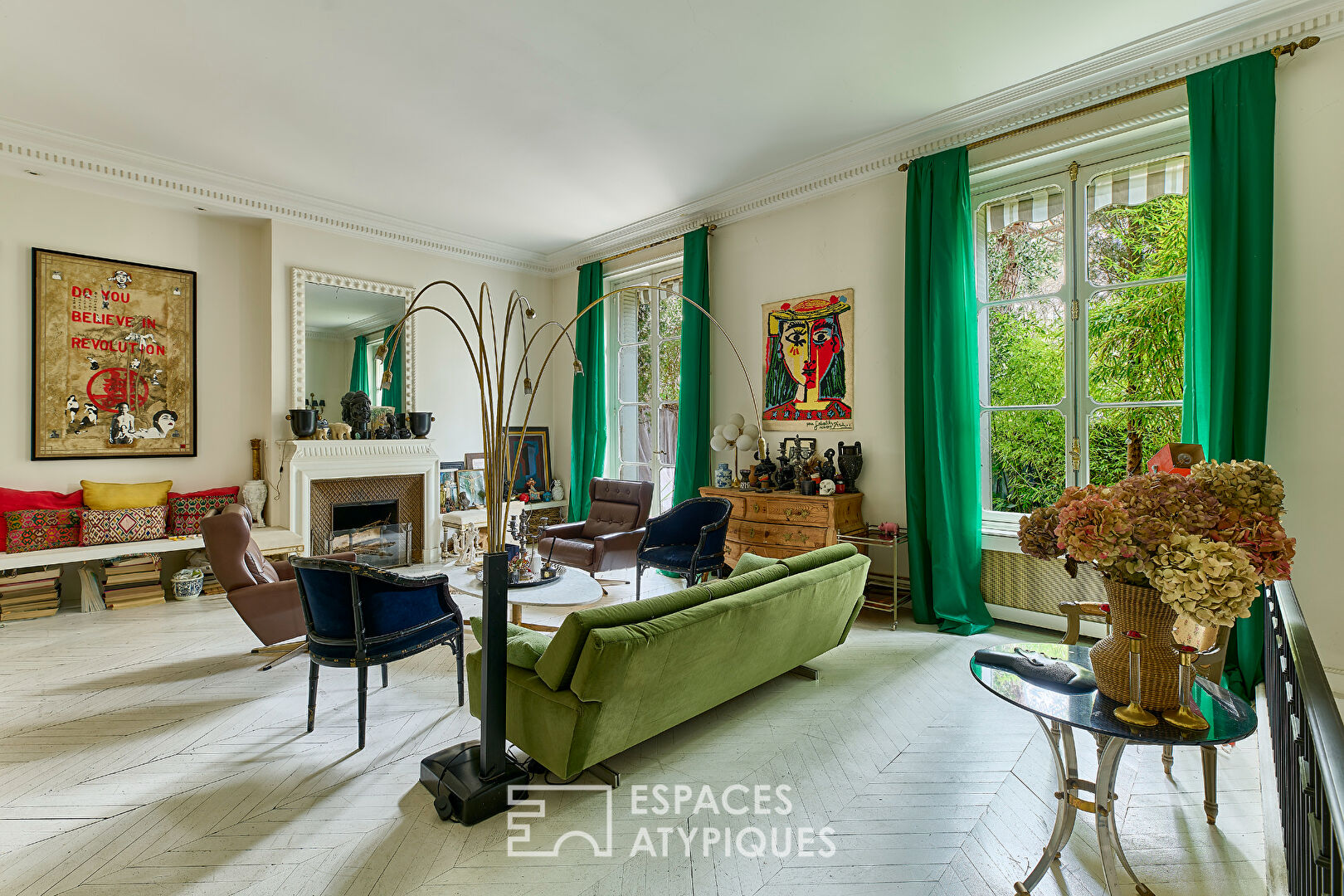 Arty-chic duplex with garden near Trocadéro