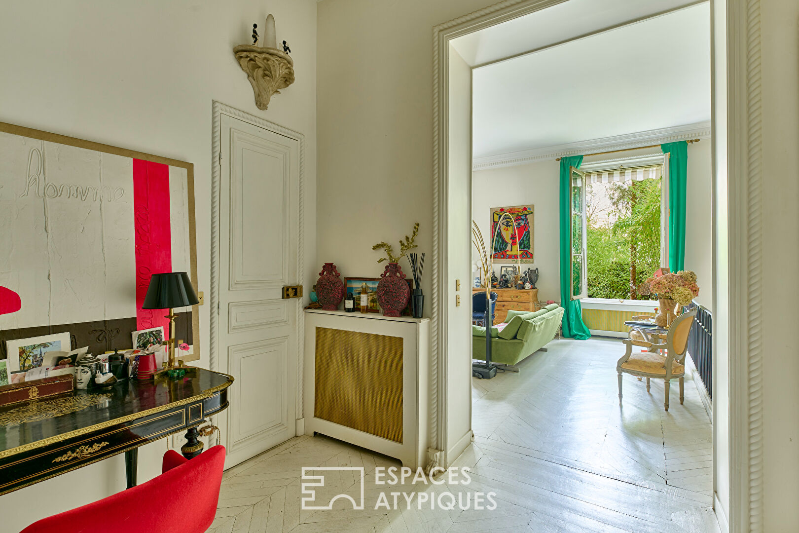 Arty-chic duplex with garden near Trocadéro