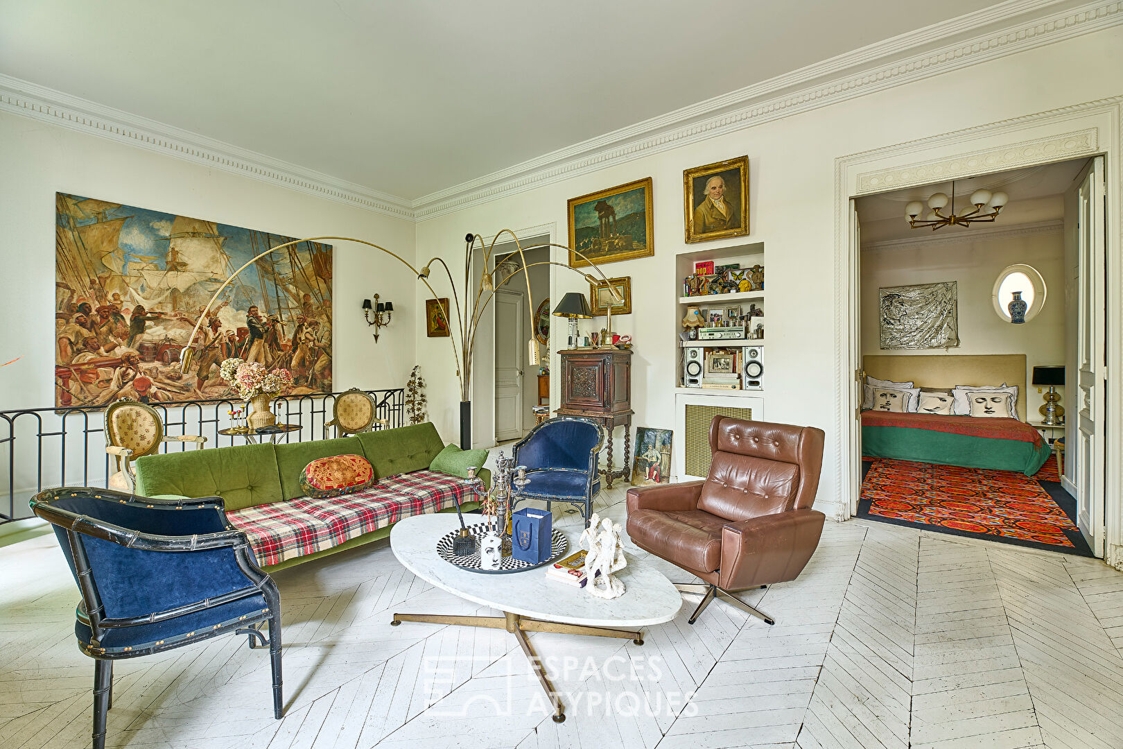 Arty-chic duplex with garden near Trocadéro