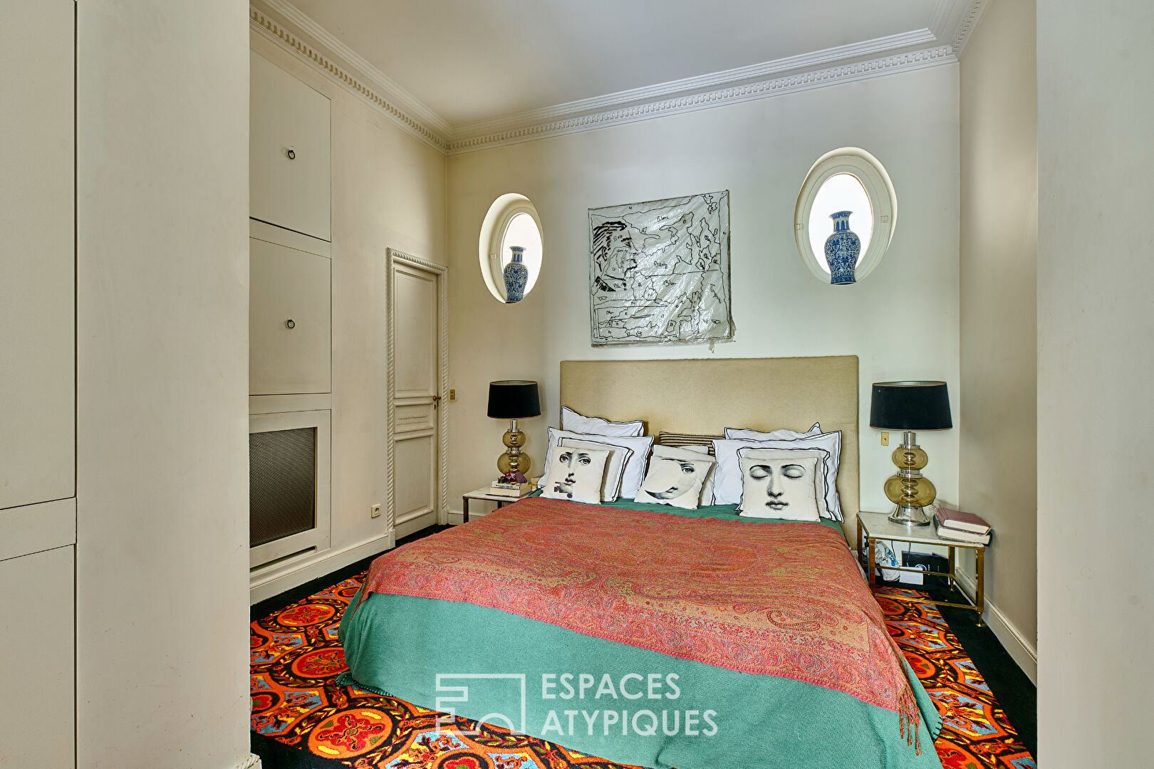 Arty-chic duplex with garden near Trocadéro