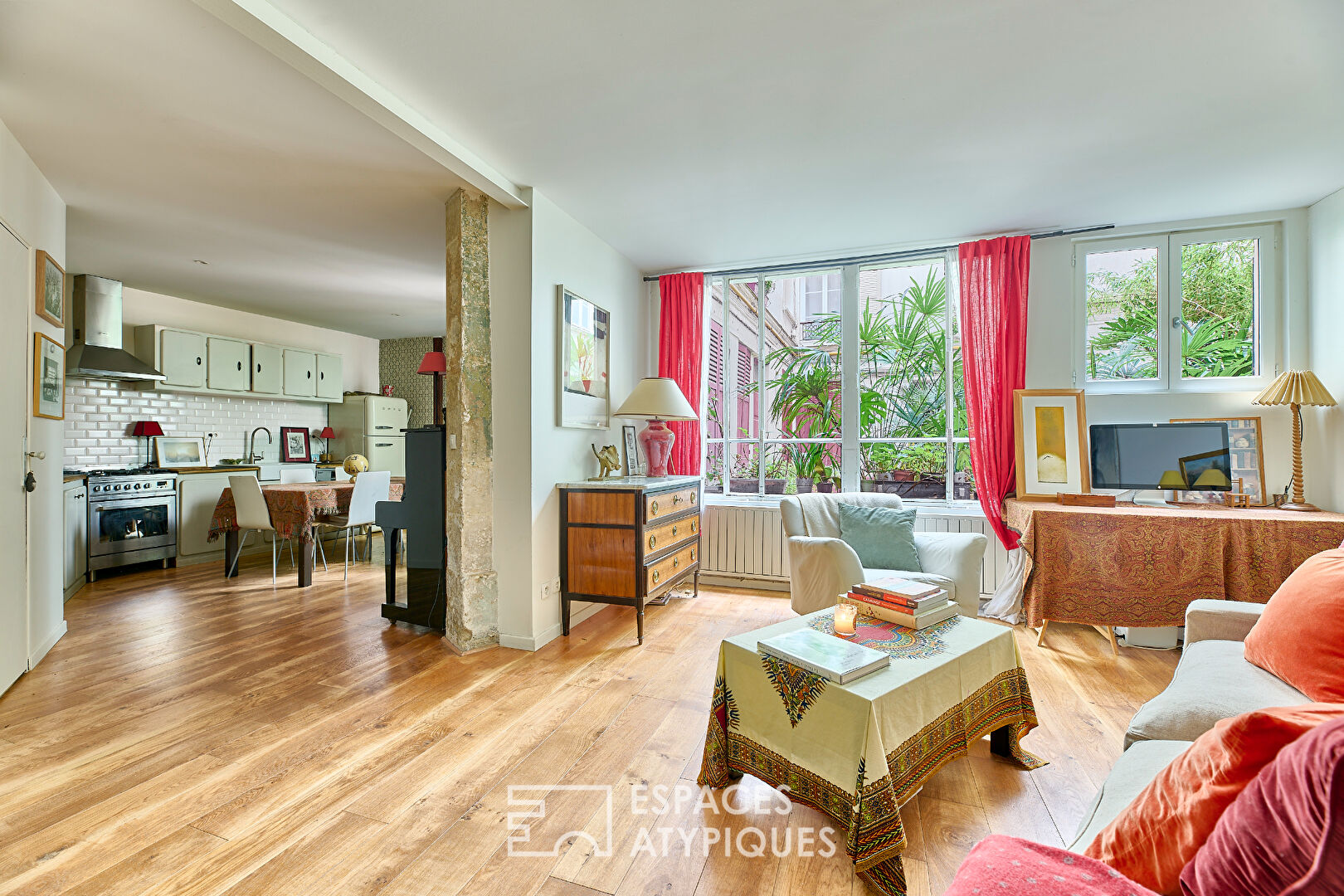 Charming duplex on courtyard – Nouvelle Athènes district