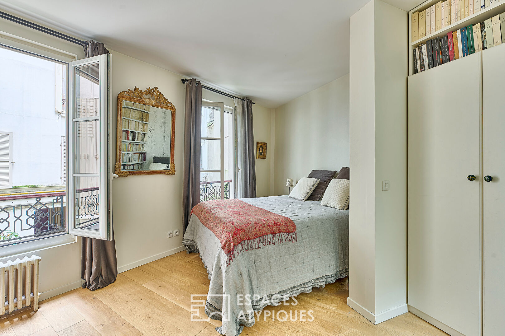 Charming duplex on courtyard – Nouvelle Athènes district