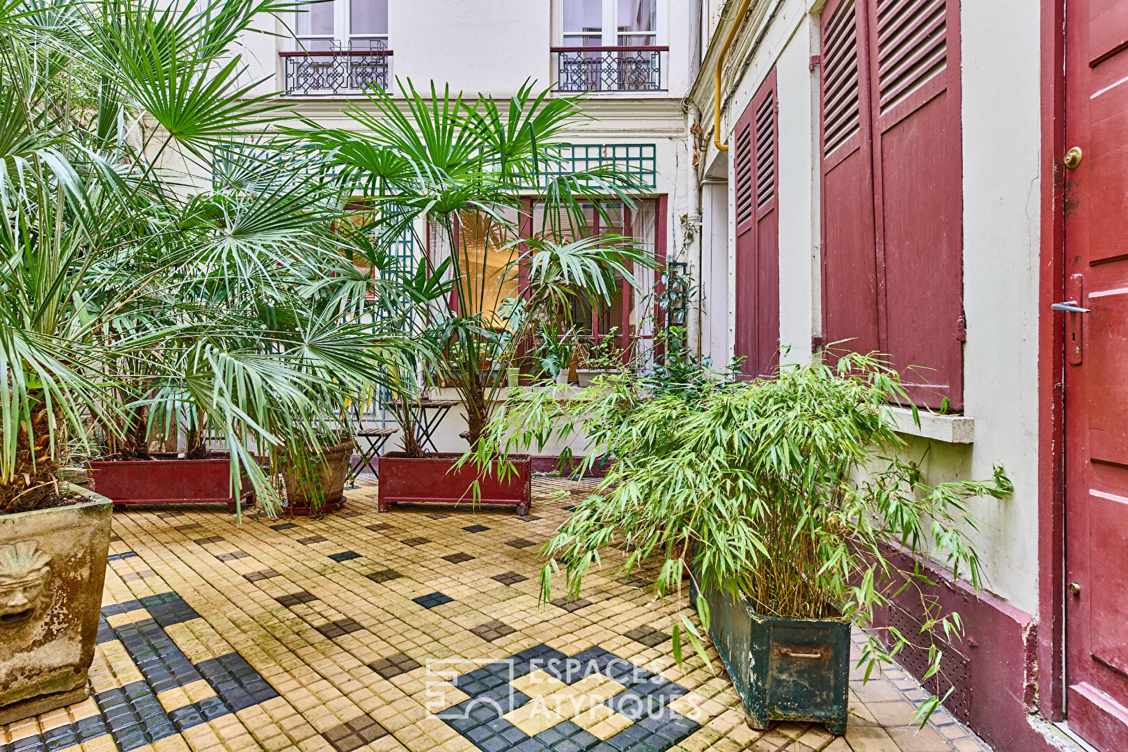 Charming duplex on courtyard – Nouvelle Athènes district