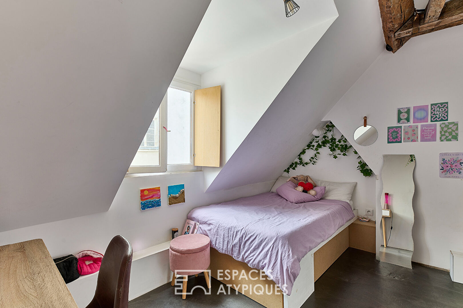 Top floor in a quiet area – Sentier district