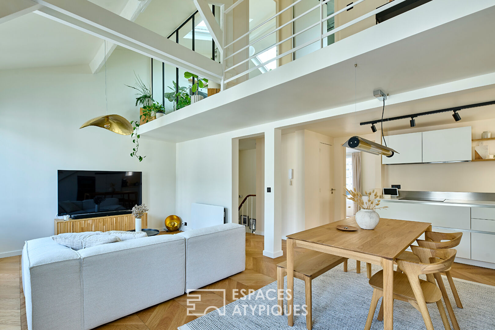 Renovated duplex on the top floor in Batignolles