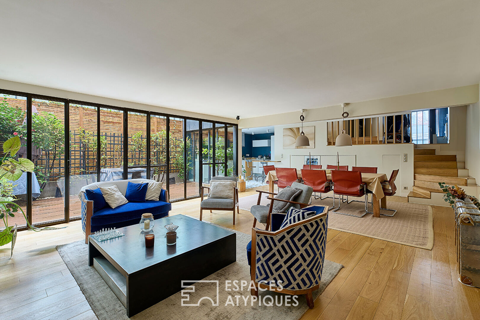 Duplex with patio like a house near Abbesses