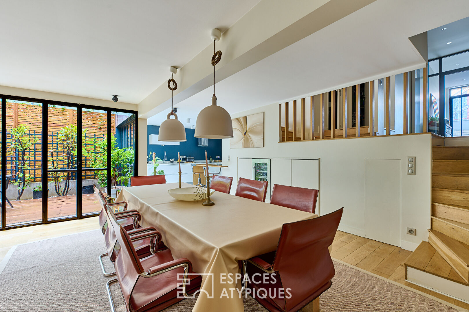 Duplex with patio like a house near Abbesses