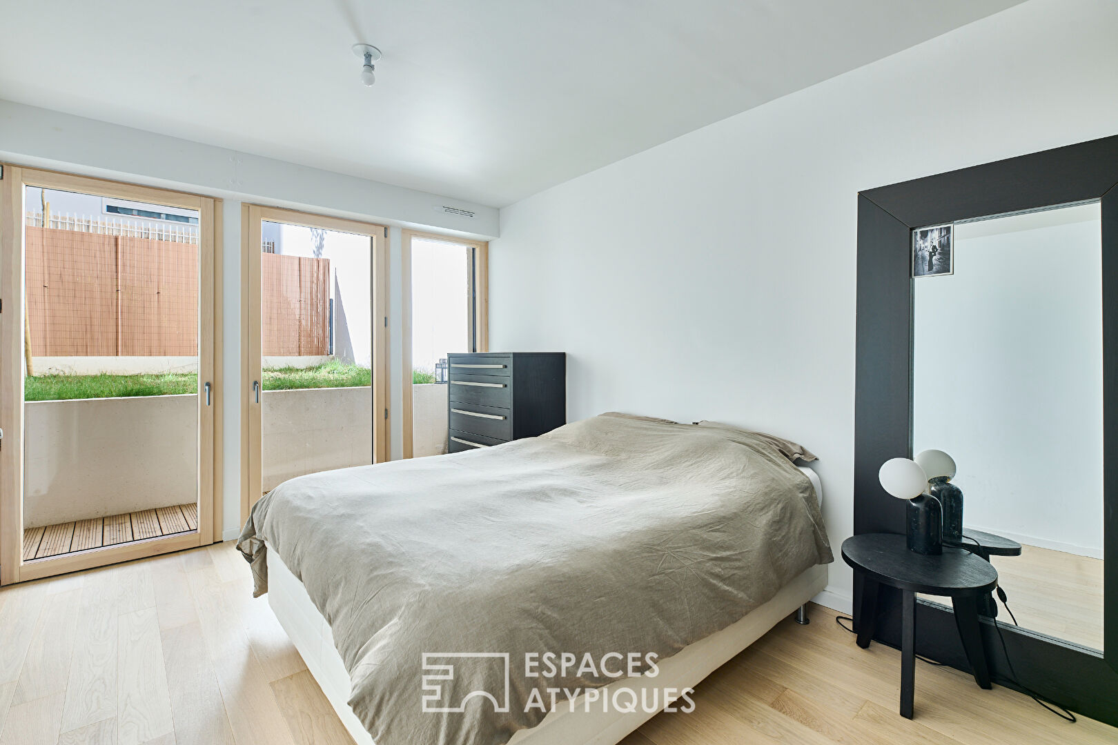 Duplex avec balcon, terrasse et jardin proche Halle Pajol