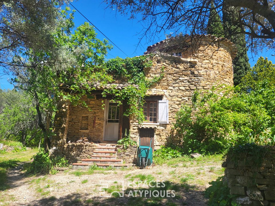 Maison en pierre pleine nature avec piscine- Le Castellet