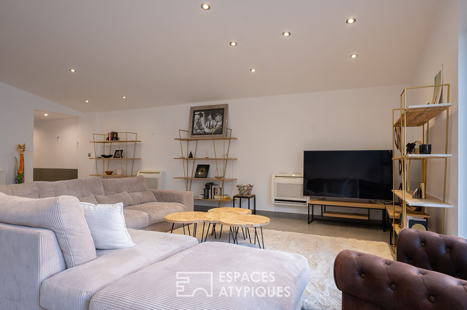 Loft dans une ancienne salle de sport avec terrasse extérieure, piscine et garage