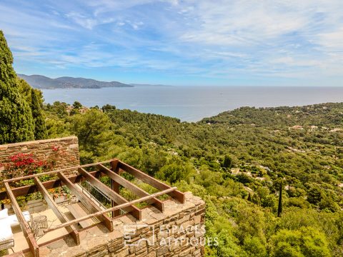 Villa Gaou-Bénat, véritable balcon sur la mer et les iles