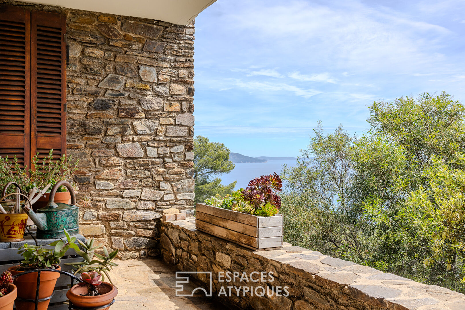 Villa Gaou-Bénat, véritable balcon sur la mer et les iles