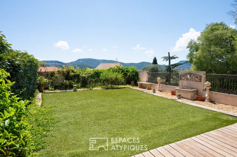 Character apartment with double terrace and open view a stone’s throw from Hyères town center