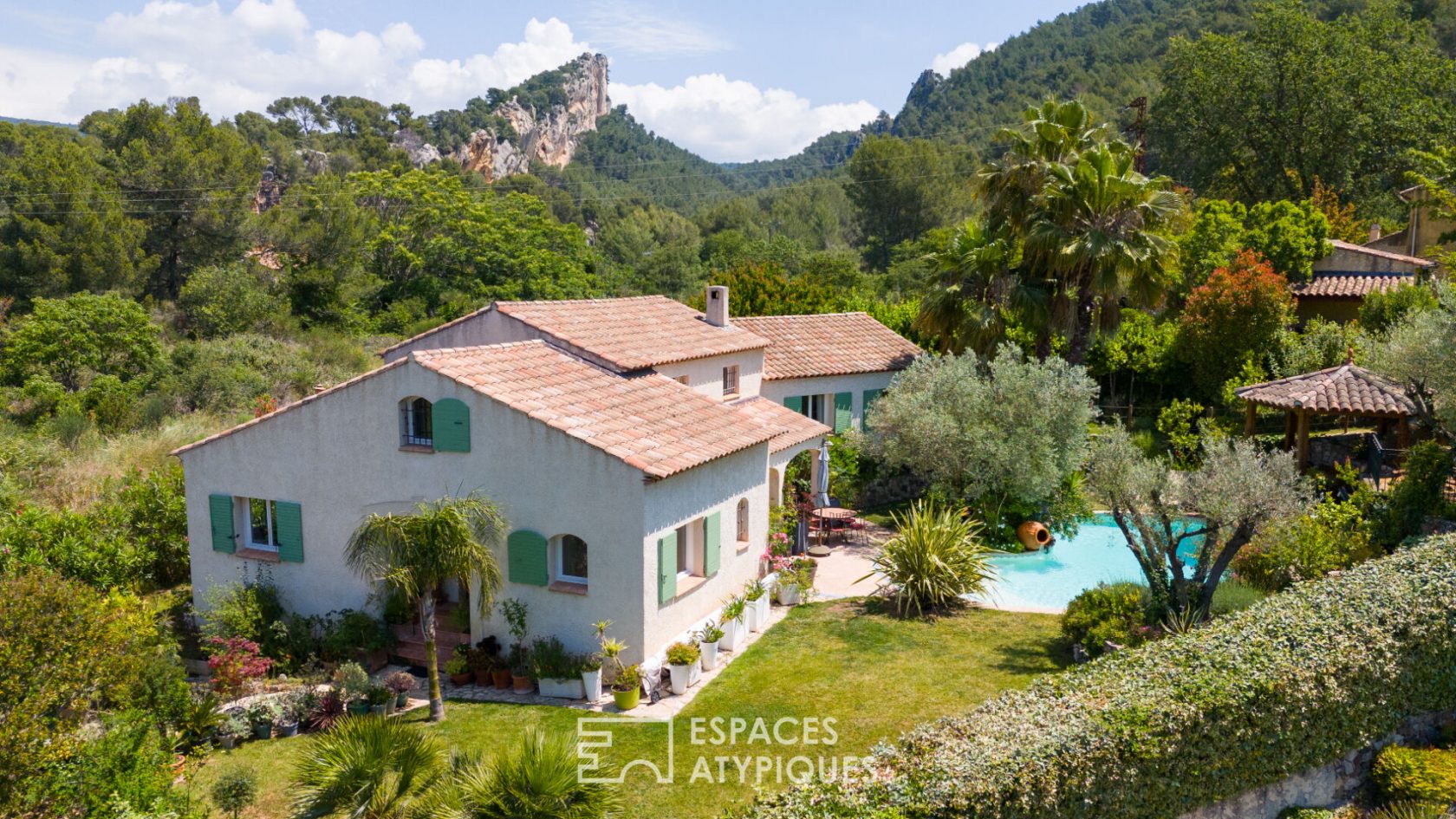 Maison de charme avec piscine dans un cadre bucolique