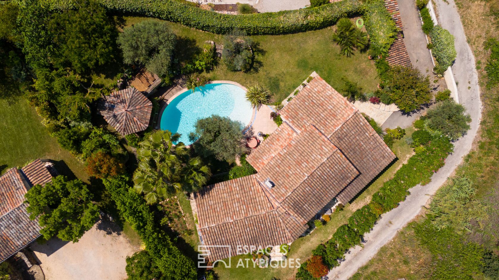 Maison de charme avec piscine dans un cadre bucolique