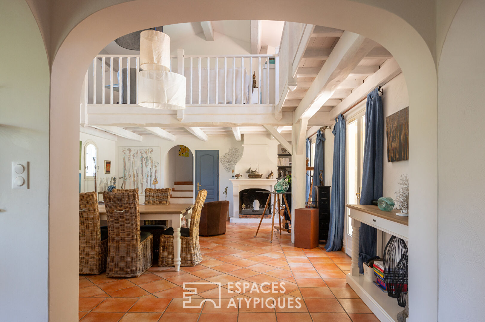 Maison de charme avec piscine dans un cadre bucolique