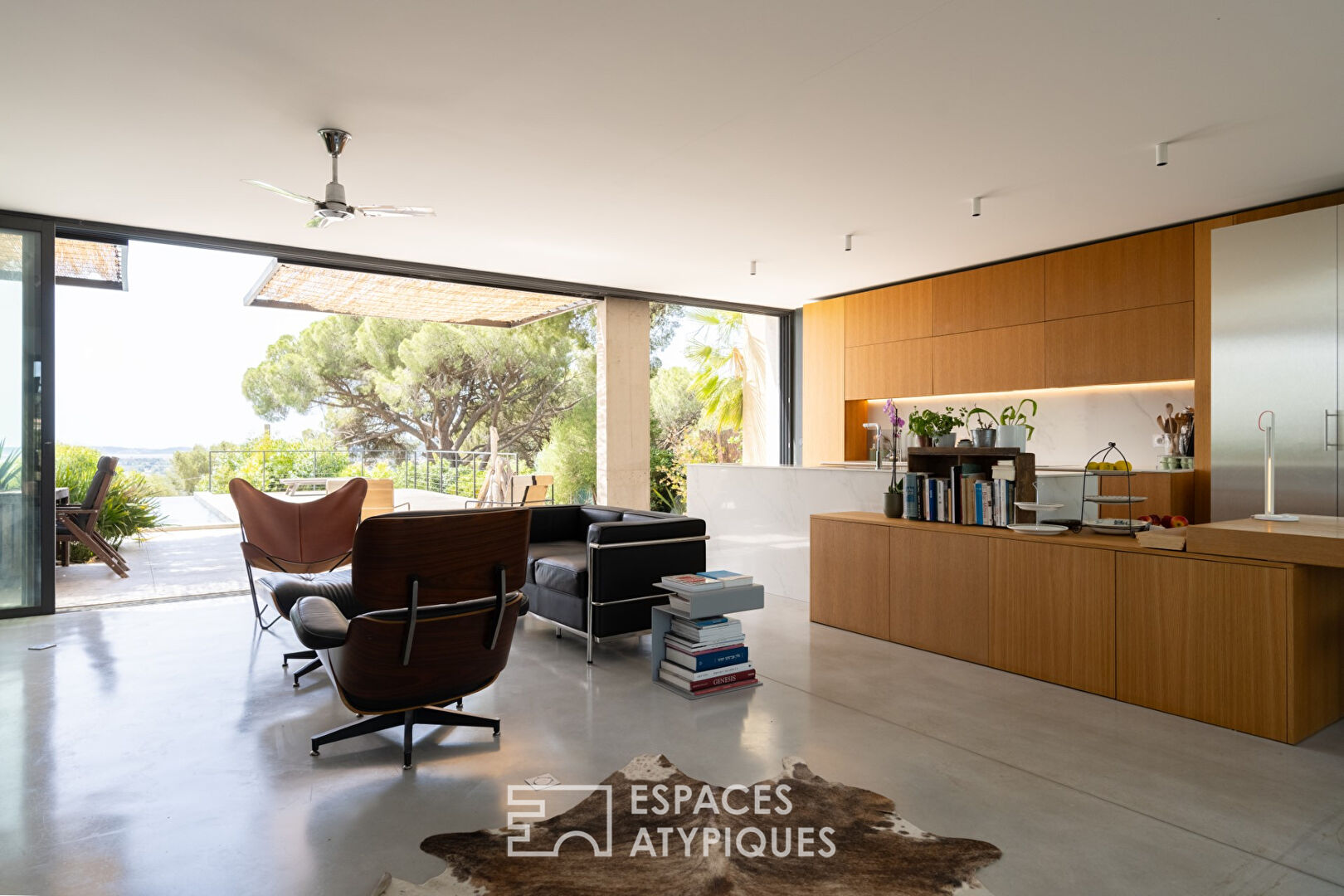 Contemporary house with postcard sea view in Hyères