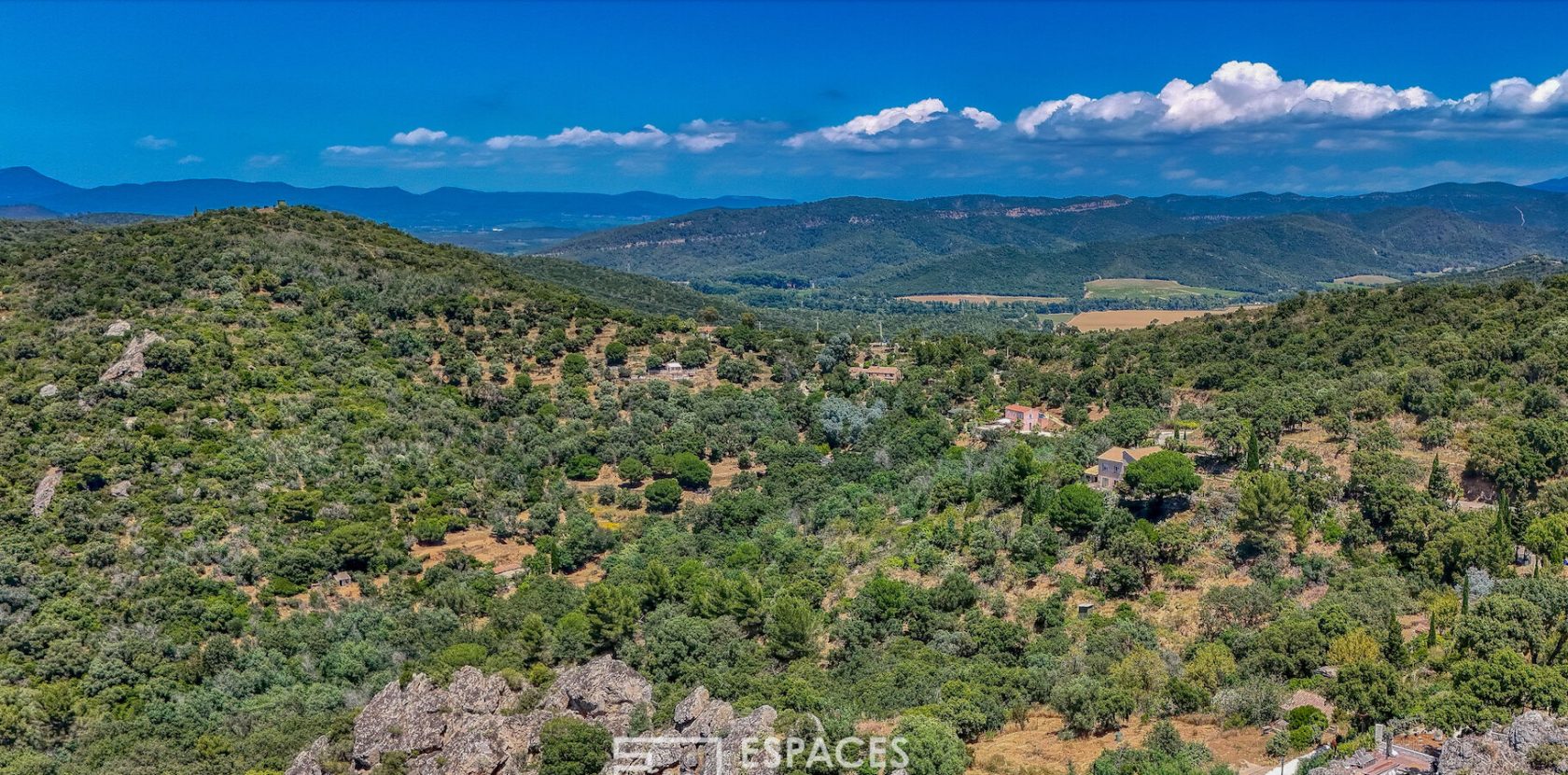 Maison de caractère dans un décor hors normes