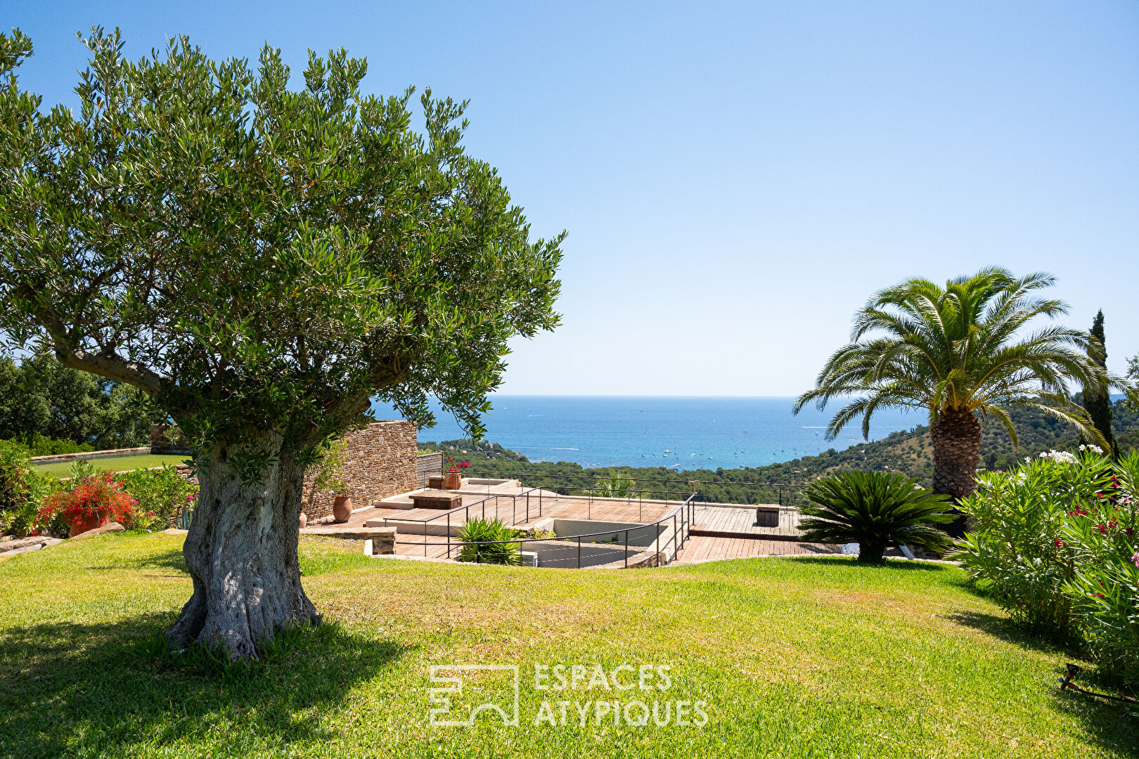 Villa d’architecte au Gaou-Bénat avec vue mer sur la baie