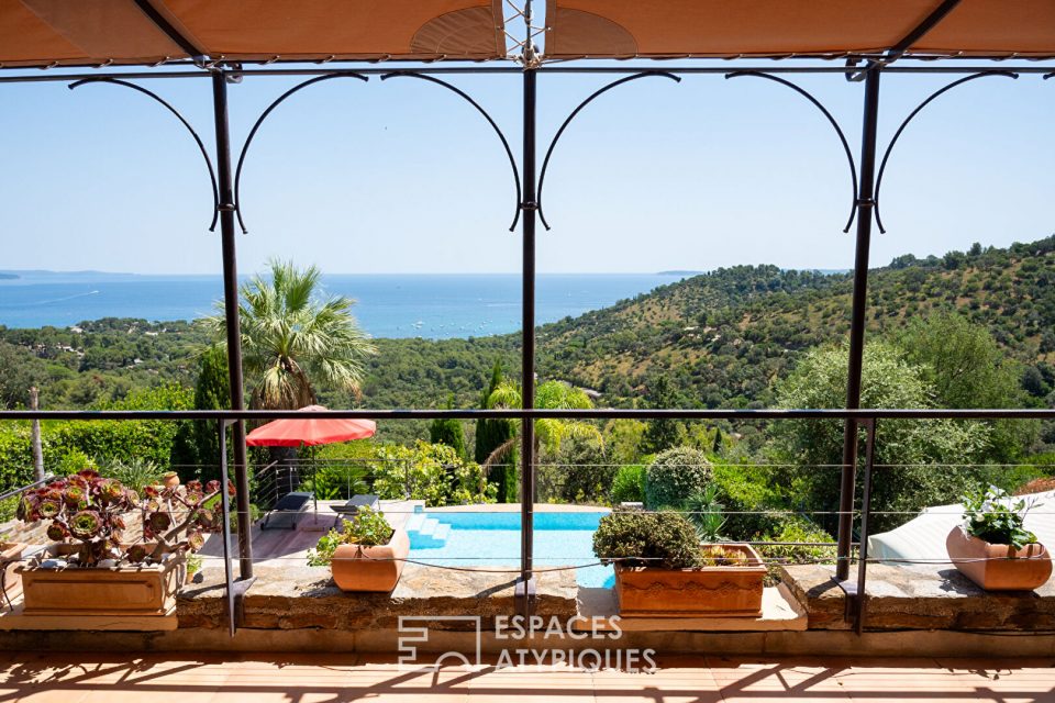 Villa d'architecte au Gaou-Bénat avec vue mer sur la baie