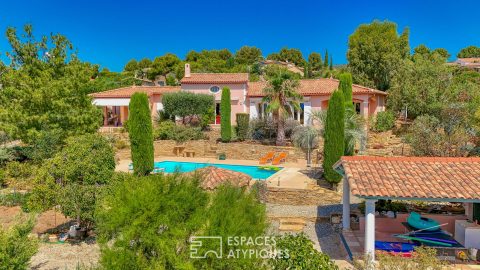 Villa provençale de plain-pied  avec vue mer et piscine