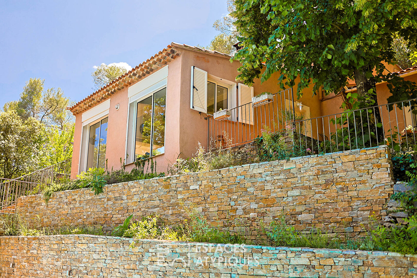 Singular house and its unusual outbuildings