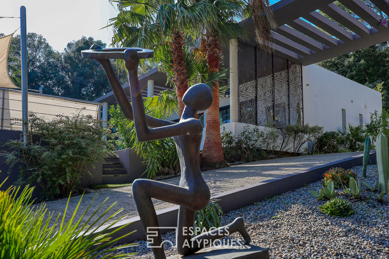 Maison d’architecte vue contemplative et mer