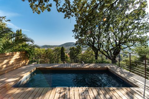 Villa aux prestations haut de gamme dans un cadre nature sur les hauteurs de Hyères