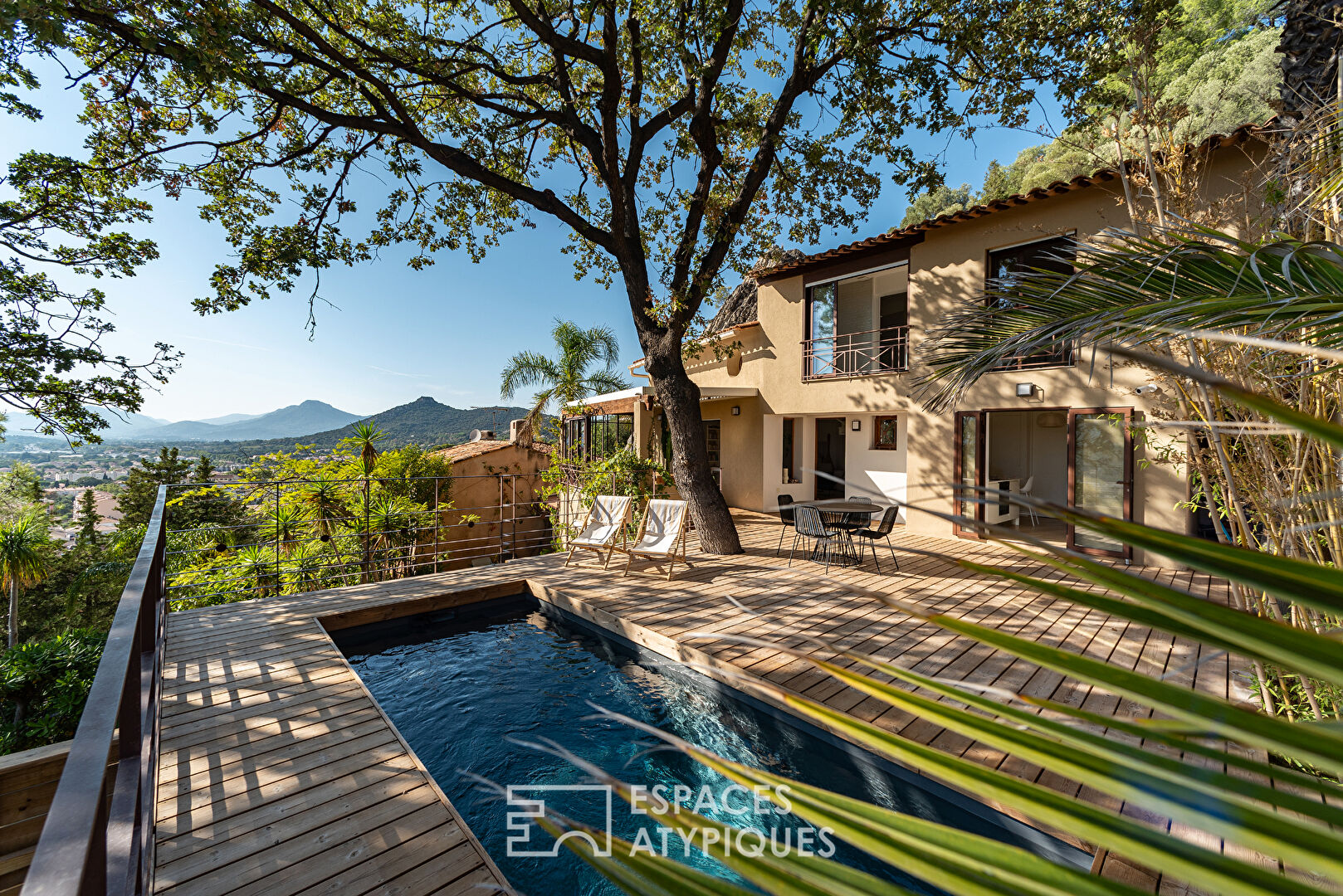 Villa aux prestations haut de gamme dans un cadre nature sur les hauteurs de Hyères