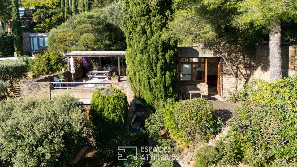 Villa d'architecte au Gaou-Bénat avec vue mer.