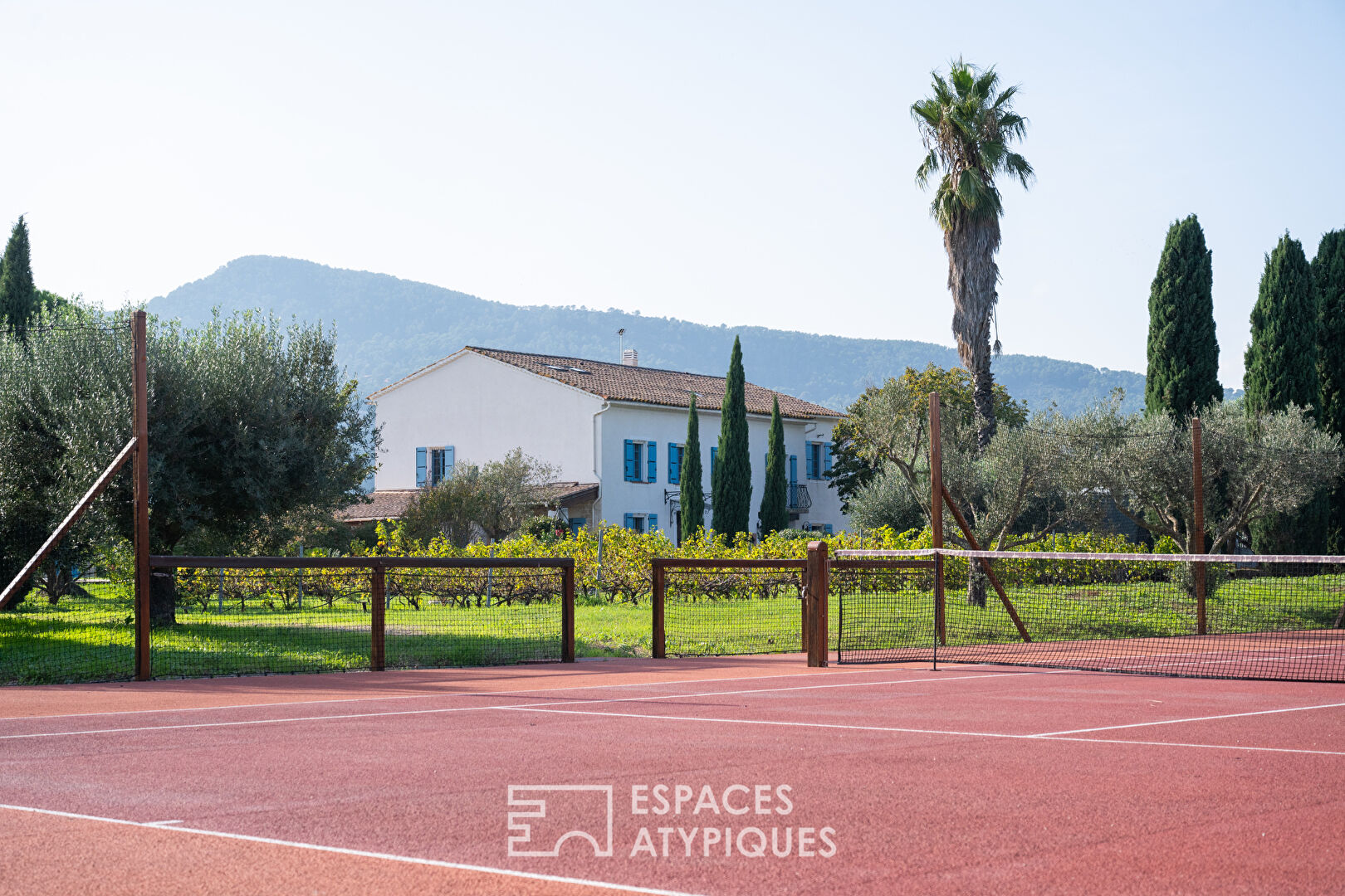 Mas provençal authentique avec piscine et terrain arboré