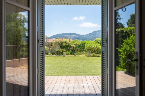 Appartement de caractère avec double-terrasse et vue dégagée à deux pas du centre ville d’Hyères