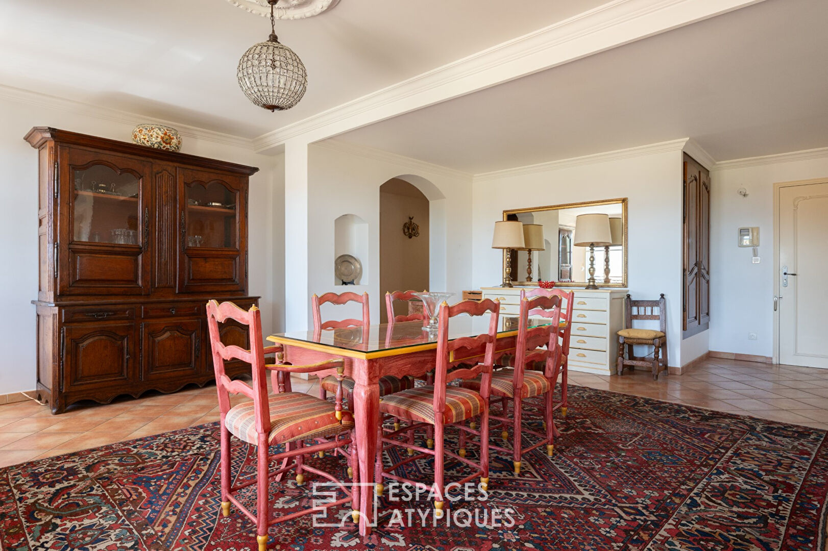 Appartement de caractère avec double-terrasse et vue dégagée à deux pas du centre ville d’Hyères