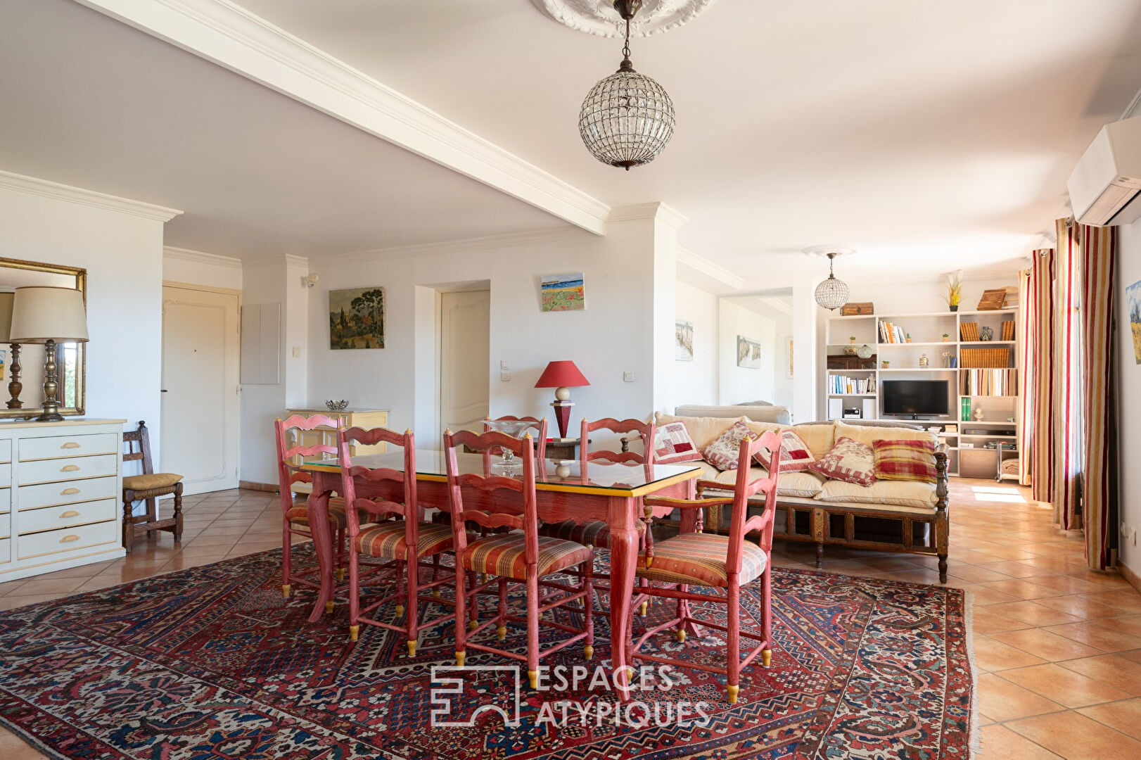 Appartement de caractère avec double-terrasse et vue dégagée à deux pas du centre ville d’Hyères