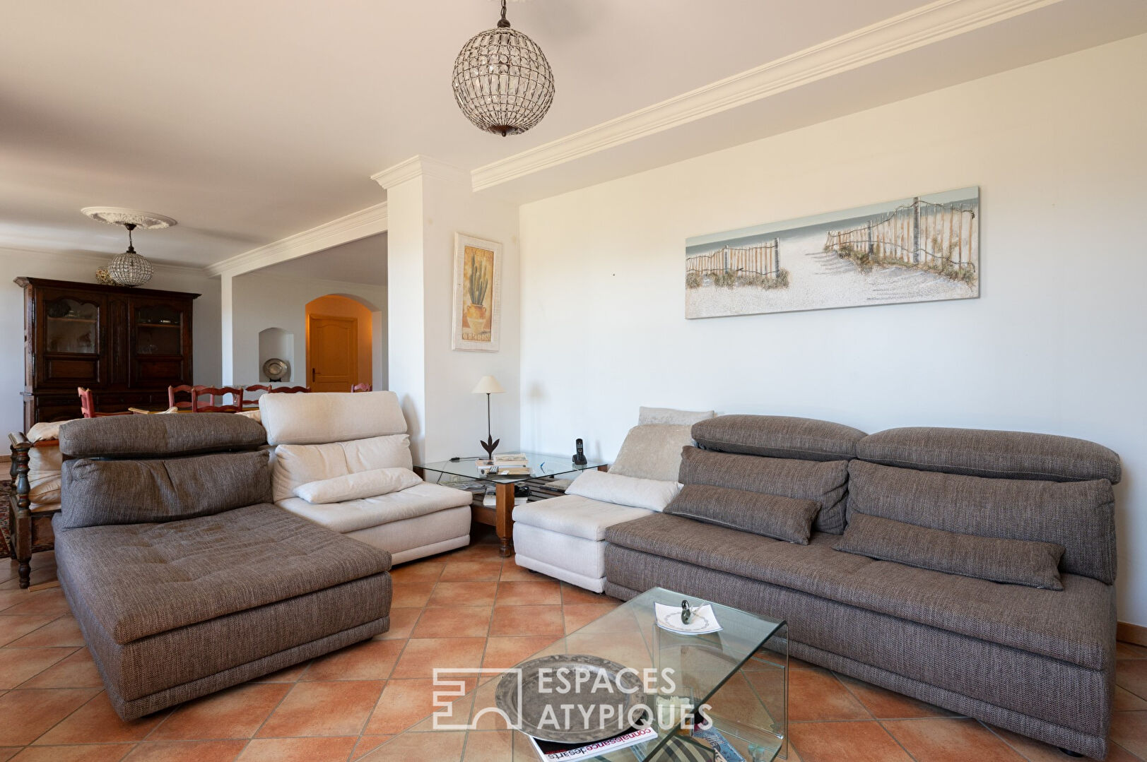 Appartement de caractère avec double-terrasse et vue dégagée à deux pas du centre ville d’Hyères