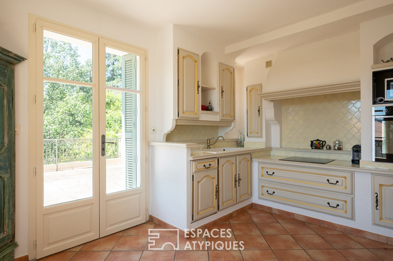 Appartement de caractère avec double-terrasse et vue dégagée à deux pas du centre ville d’Hyères