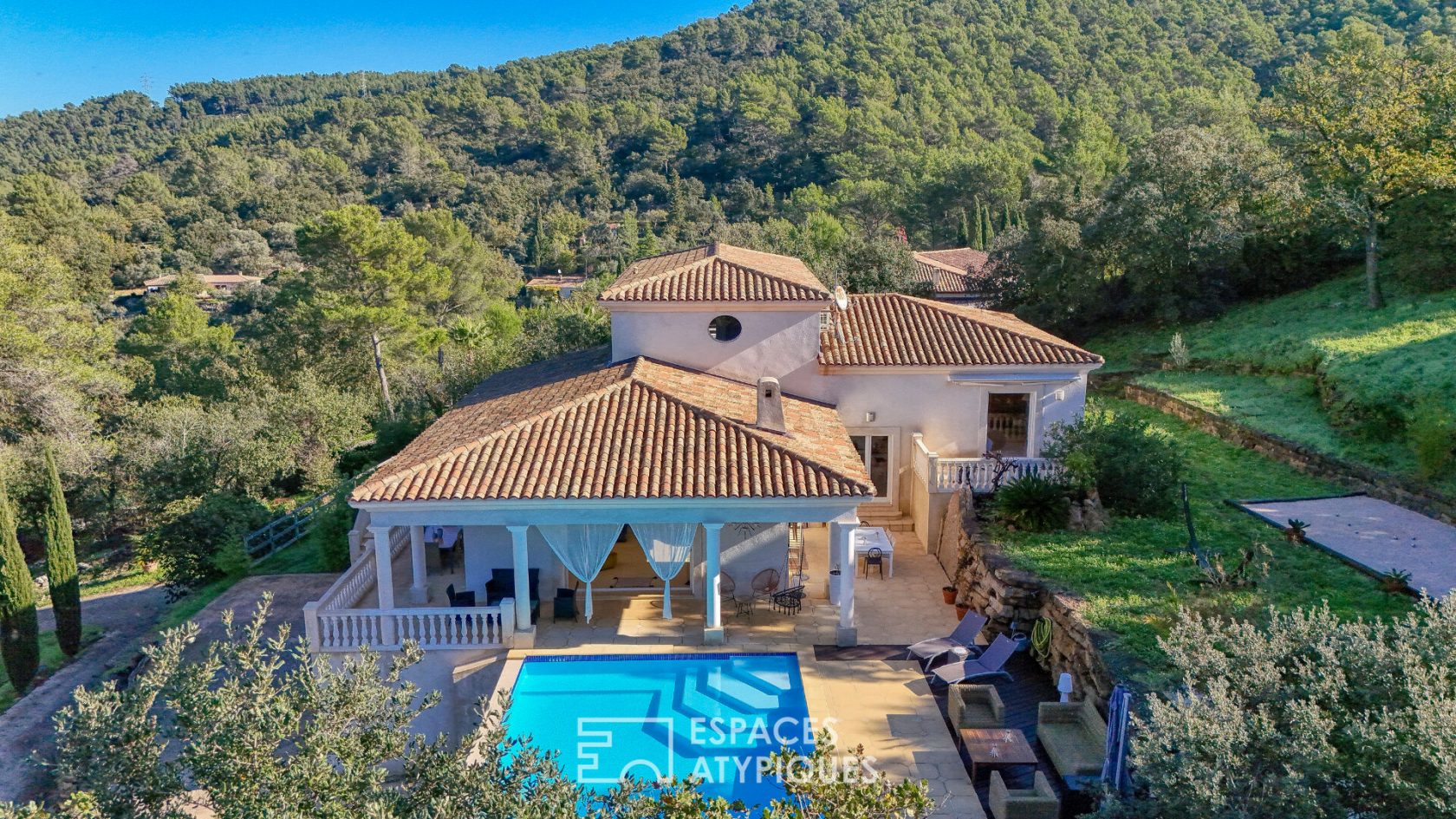 Contemporary villa with swimming pool and panoramic view