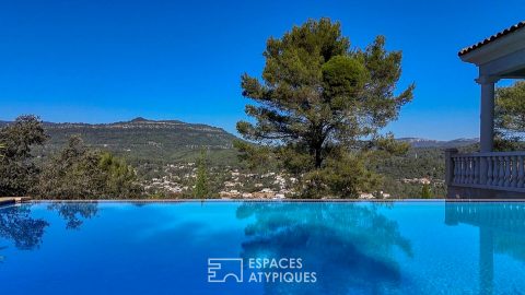 Villa contemporaine avec piscine et vue panoramique