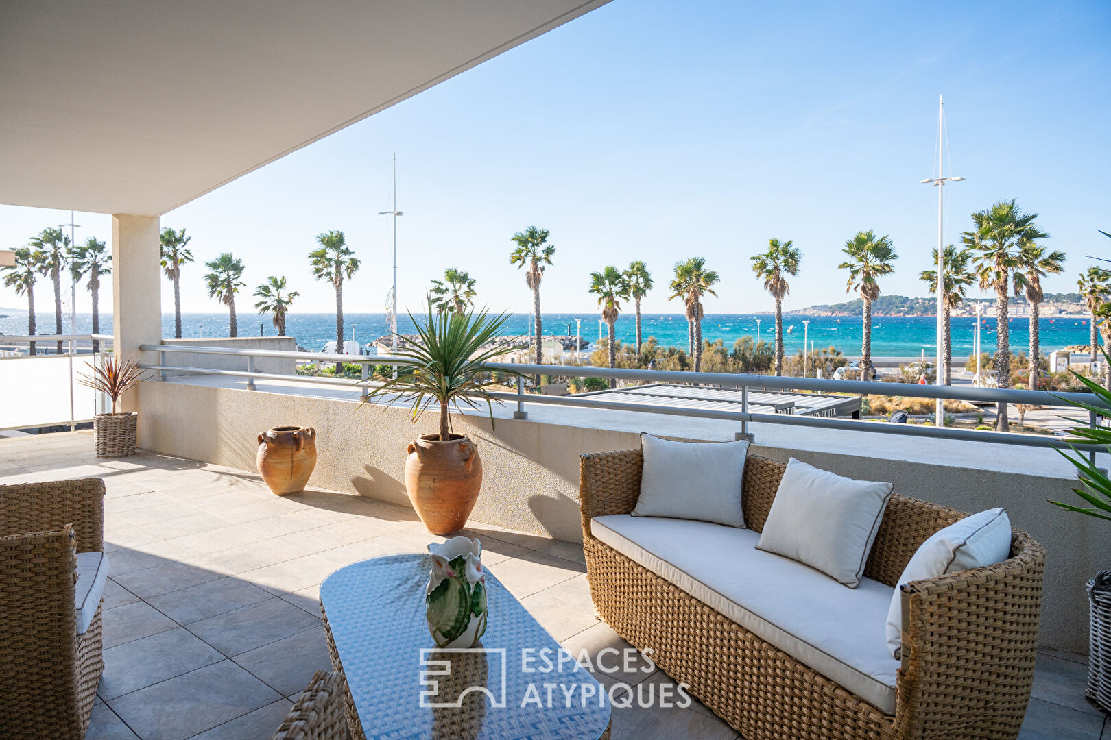 Appartement moderne avec terrasse vue mer